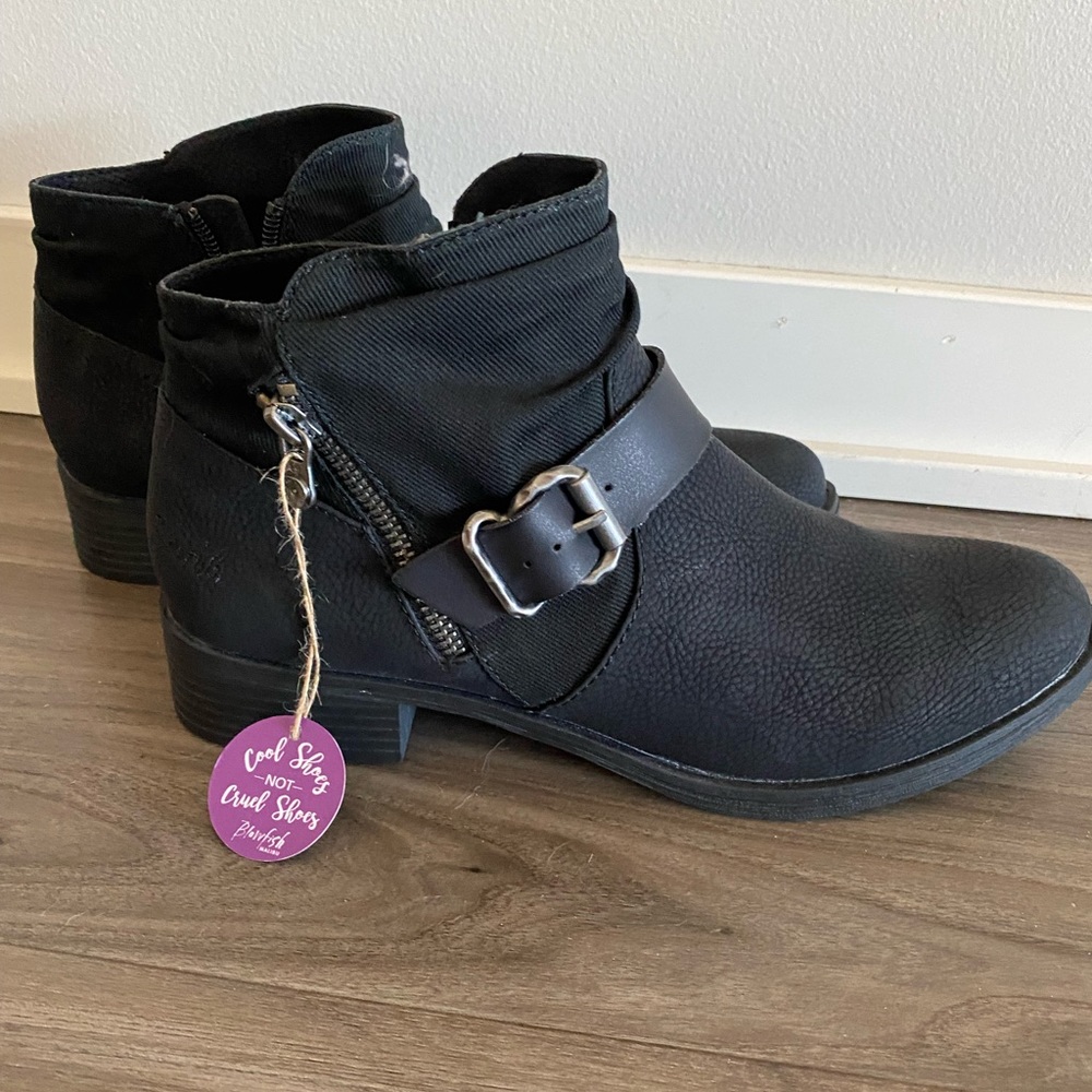 New with tags Malibu Blowfish black ankle boots